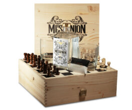 la scacchiera con all'interno Messenion Gin
